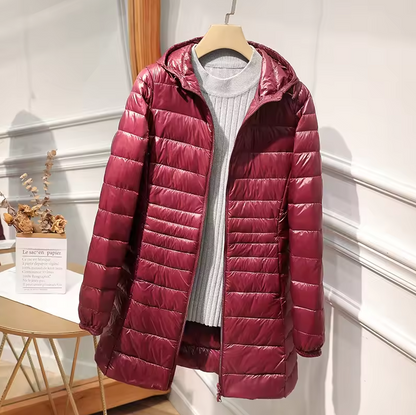 Gefütterte Jacke mit Kapuze und Reißverschluss