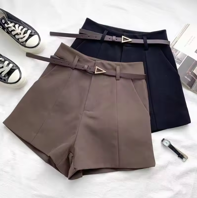 Damen-Shorts mit Gürtel und elegantem Schnitt