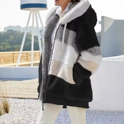 Gemütliche Jacke mit Reißverschluss und Kapuze