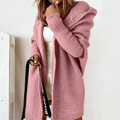 Gemütliche Damen-Strickjacke mit Kapuze im offenen Design