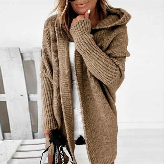 Gemütliche Damen-Strickjacke mit Kapuze im offenen Design