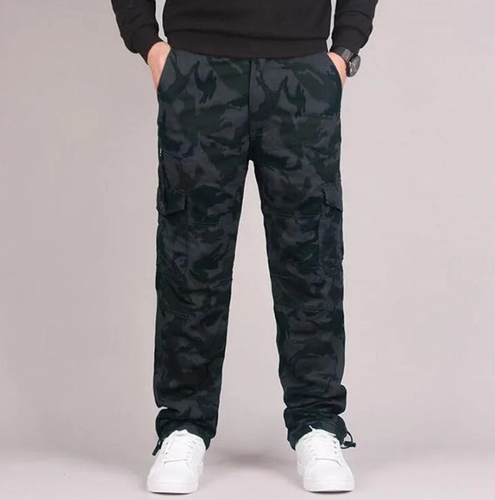 Funktionale Herren Cargohose mit aufgesetzten Taschen und geradem Schnitt