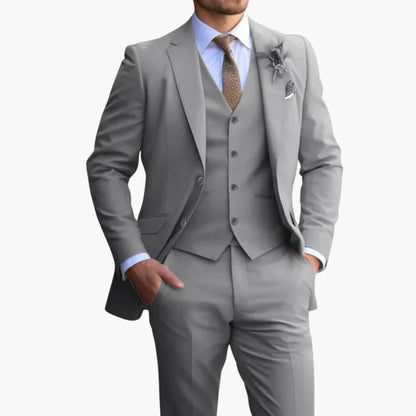 Dreiteiliger Herrenanzug mit Weste und schmalem Reverskragen