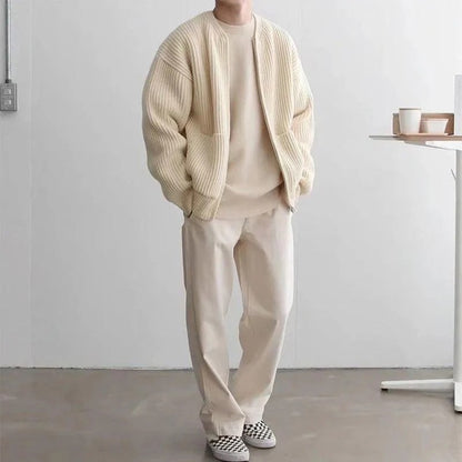 Strickjacke mit aufgesetzten Taschen