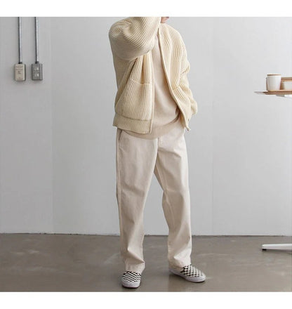 Strickjacke mit aufgesetzten Taschen