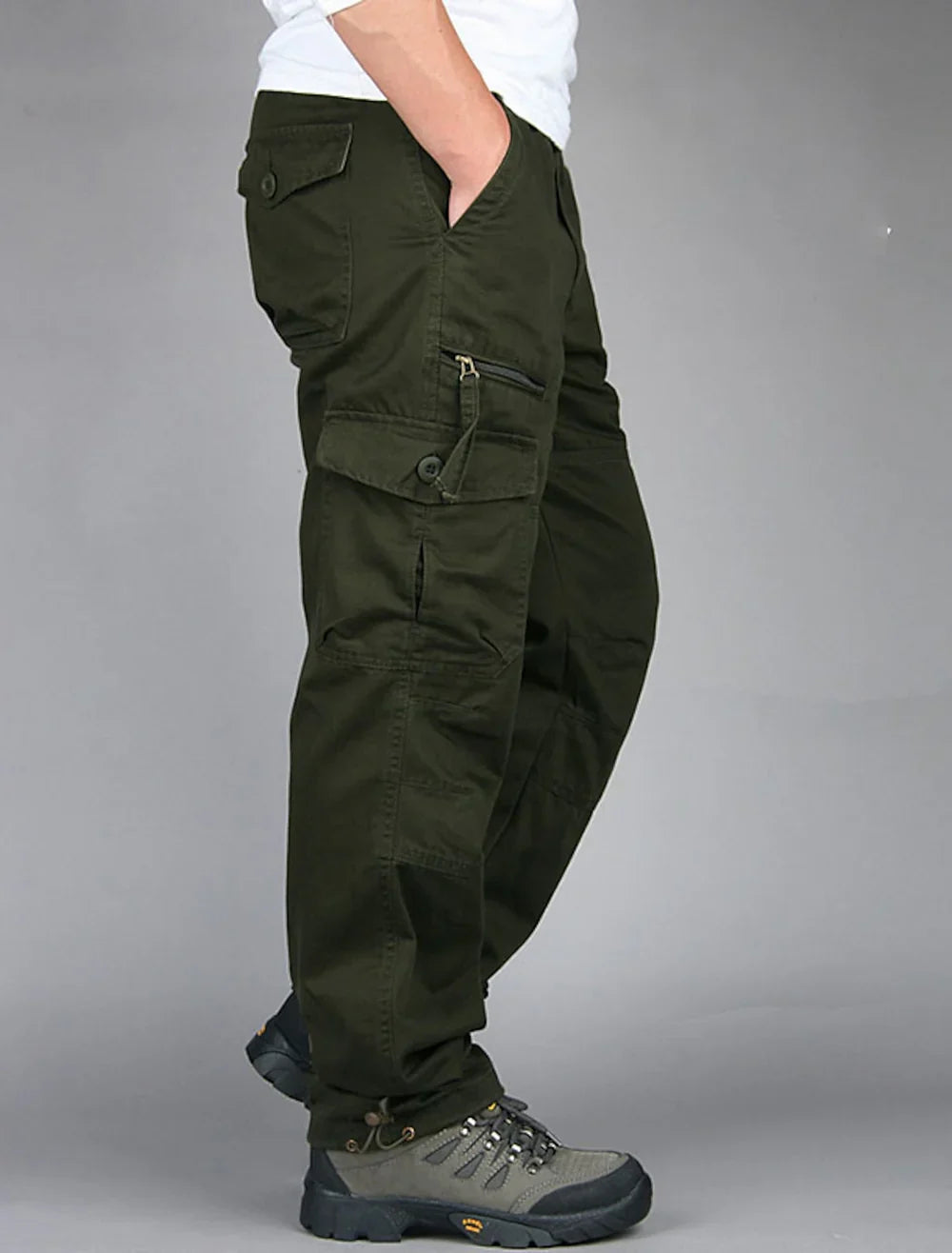 Funktionale Herren Cargohose mit aufgesetzten Taschen und geradem Schnitt